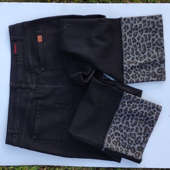 ๐ปPEACE, LOVE, WORLD โฎ๐ค๐ Missy Ankle Jean with Cheetah Cuff - Picture 11 of 15